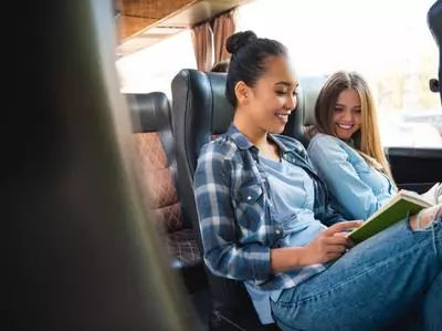 8 juegos perfectos para viajar en autobús