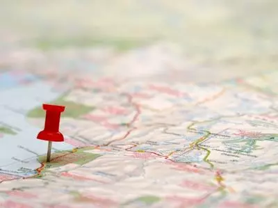 Los 3 mejores destinos para viajar en autobús ¿Te apetece organizar un viaje en autobús y aún no tienes claro que destino elegir? Desde Billetes Bus, tu portal de compra de billetes de autobús al mejor precio, te traemos los 3 mejores destinos para viajar en autobús por España y si ninguno te convence, no dudes en entrar a nuestra web y descubrir todo el listado de destinos que tenemos disponible. ¡Empecemos! Albarracín Sabeís lo mucho que nos gusta este destino, Albarracín es un lugar único. Podrás adentrarte por sus calles y su muralla para descubrir toda la historia de Albarracín. Admirarás cada rincón, sus casas de color rojizo, sus puertas y llamadores, sus diminutas ventanas con visillos de encaje o sus balcones corridos en rica forja y de madera tallada. Si quieres descubrir que planes realizar por Albarracín en nuestros artículos encontrarás algunas recomendaciones de planes para hacer o restaurantes y bares de tapas a los que ir a comer. Valencia Valencia es una ciudad con infinidad de rincones para descubrir y visitar. Destacamos La Ciudad de las Artes y las Ciencias, un complejo cinetífico y cultural pionero en Europa. Si lo que quieres es visitar algo impresionante y único, te recomendamos conocer el Oceanogràfic, el mayor acuario de Europa, donde encontrarás ejemplares de los ecosistemas más importantes de los océanos y mares. Se trata de una ciudad llena de curiosidades y rincones por conocer. Si estás planeando tu viaje en autobús con niños, sin duda Valencia es un gran destino que ofrece muchos lugares por visitar. Sevilla ¡Quien no quiere conocer el sur de España en autobús! Sevilla sin duda es uno de los mejores destinos para conocer en autobús, te recomendamos conocer la Catedral de Sevilla, una de las catedrales más grandes del mundo y dentro, está enterrado Cristóbal Colón. Otro de los sitios a visitar es la Plaza de España de Sevilla, está situada en el parque de María Luisa. Realizado en el siglo XIX. En la plaza de España podrás pasear y realizar unas fotografías con una panorámica increíble. ¡Así que ya sabes! Sólo necesitas decidir el destino al que quieras viajar en autobús y entrar en Billetes Bus para conseguir tu billete de autobús al mejor precio. Albarracín, Valencia o Sevilla son algunos de nuestros destinos más populares últimamente, pero si ninguno te convence, no lo dudes más y entra en nuestra página web para descubrir todos los destinos disponibles por toda España. ¡Buen viaje! Etiquetas: Destinos , España , Viajar , autobus